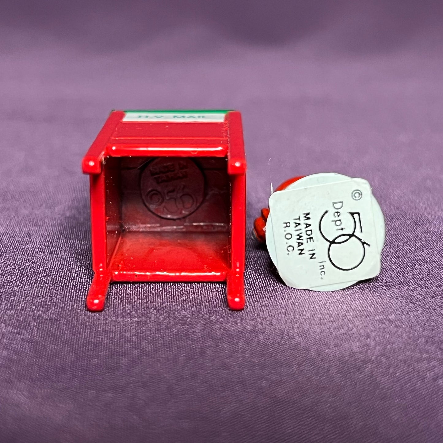 Department 56 Heritage Village Collection #5214-0, Mailbox and Fire Hydrant