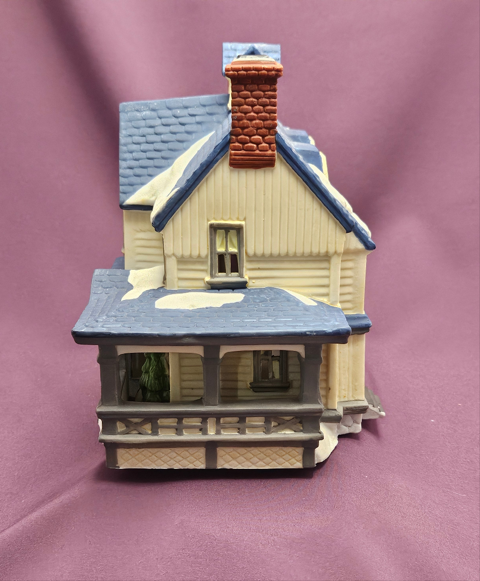 Ava's Bed and Boarding House, Department 56, New England Village Series, 1988