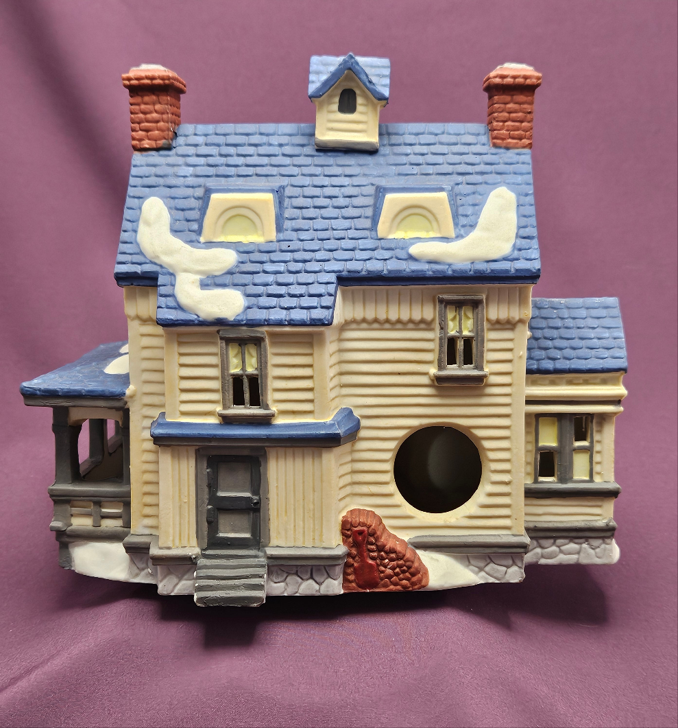 Ava's Bed and Boarding House, Department 56, New England Village Series, 1988