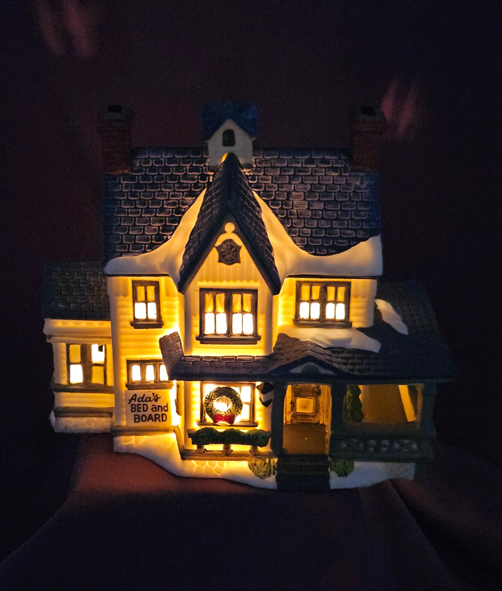 Ava's Bed and Boarding House, Department 56, New England Village Series, 1988