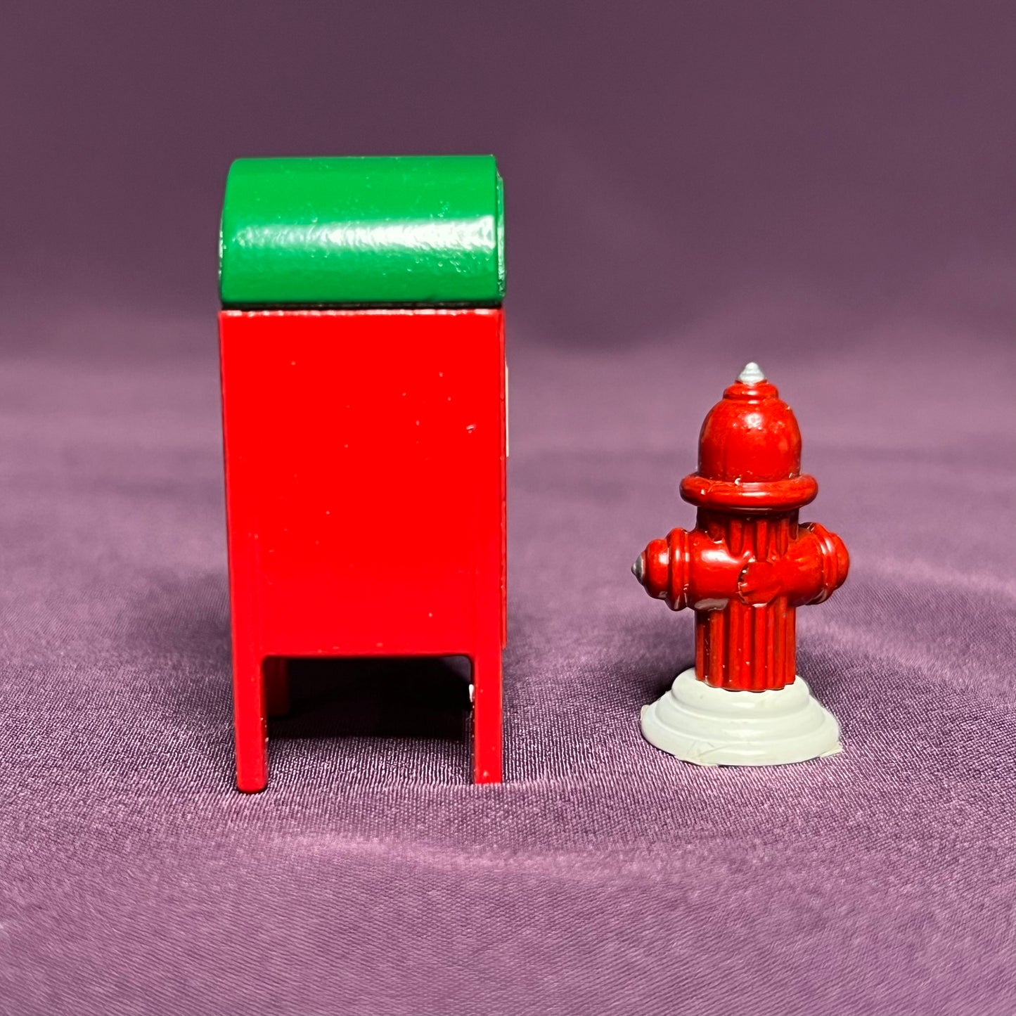 Department 56 Heritage Village Collection #5214-0, Mailbox and Fire Hydrant