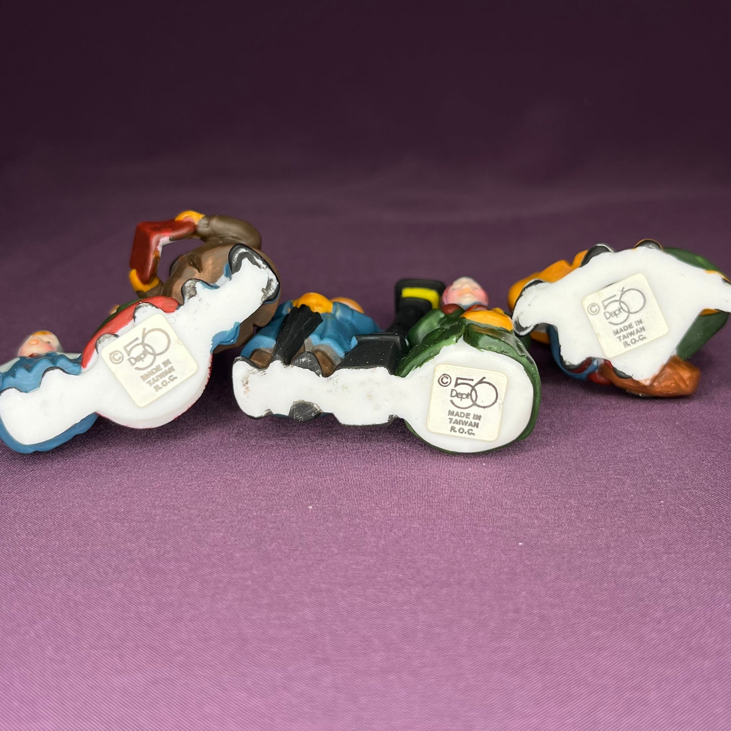 Carolers, early black post version, Department 56 Heritage Village Collection, #6526-9