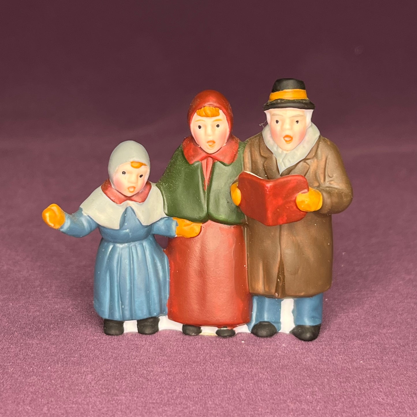 Carolers, early black post version, Department 56 Heritage Village Collection, #6526-9