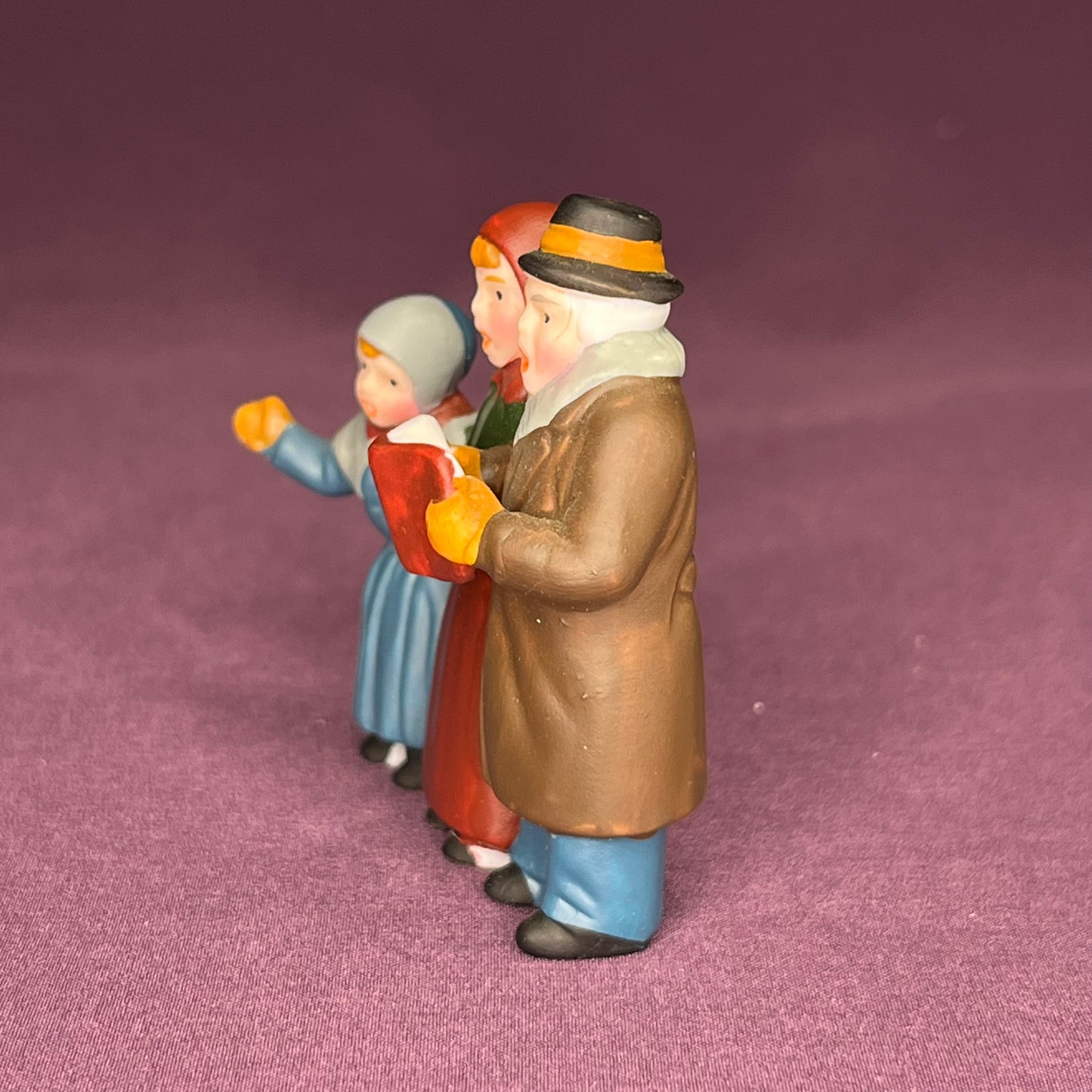 Carolers, early black post version, Department 56 Heritage Village Collection, #6526-9