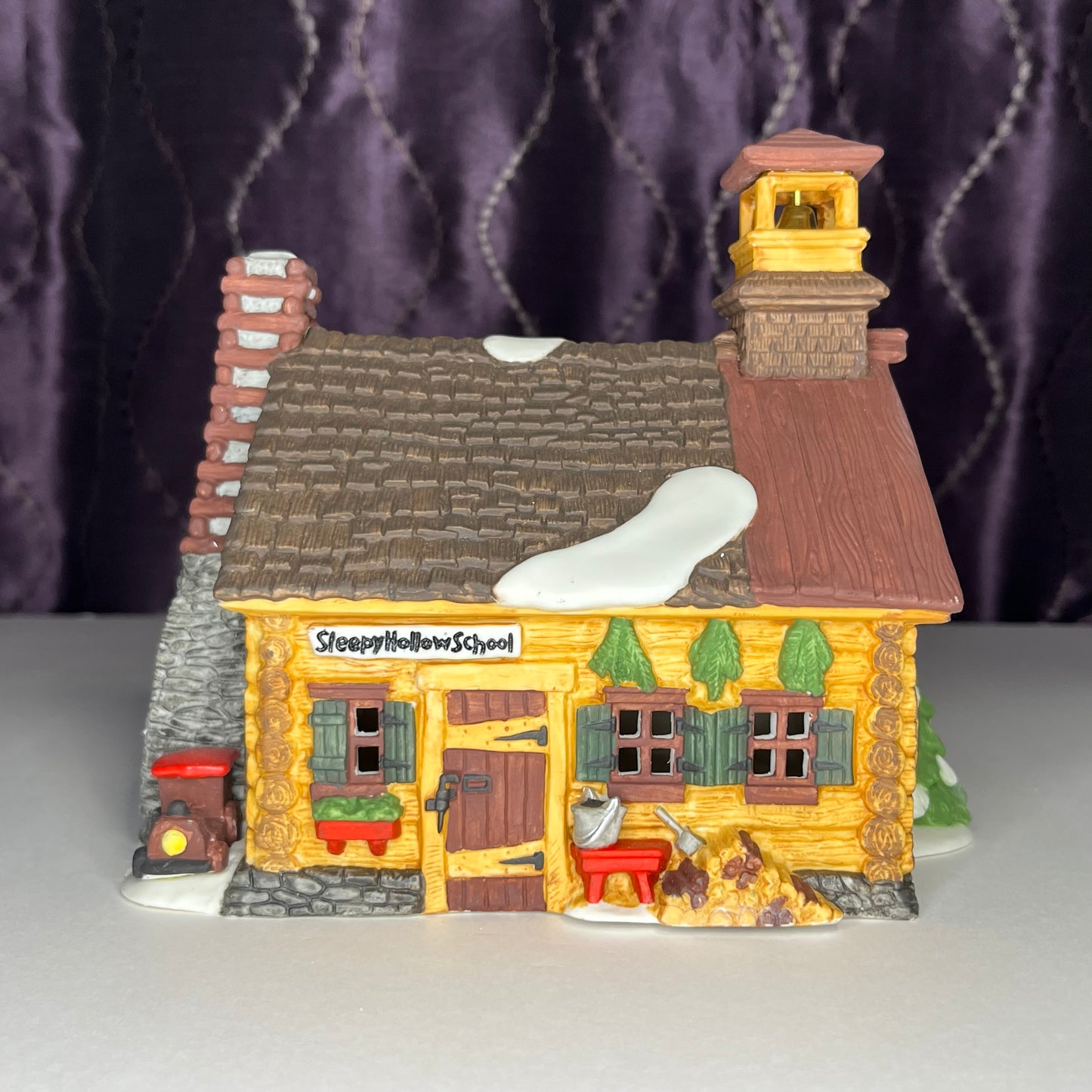 Sleepy Hollow School, Department 56 New England Village, #59544