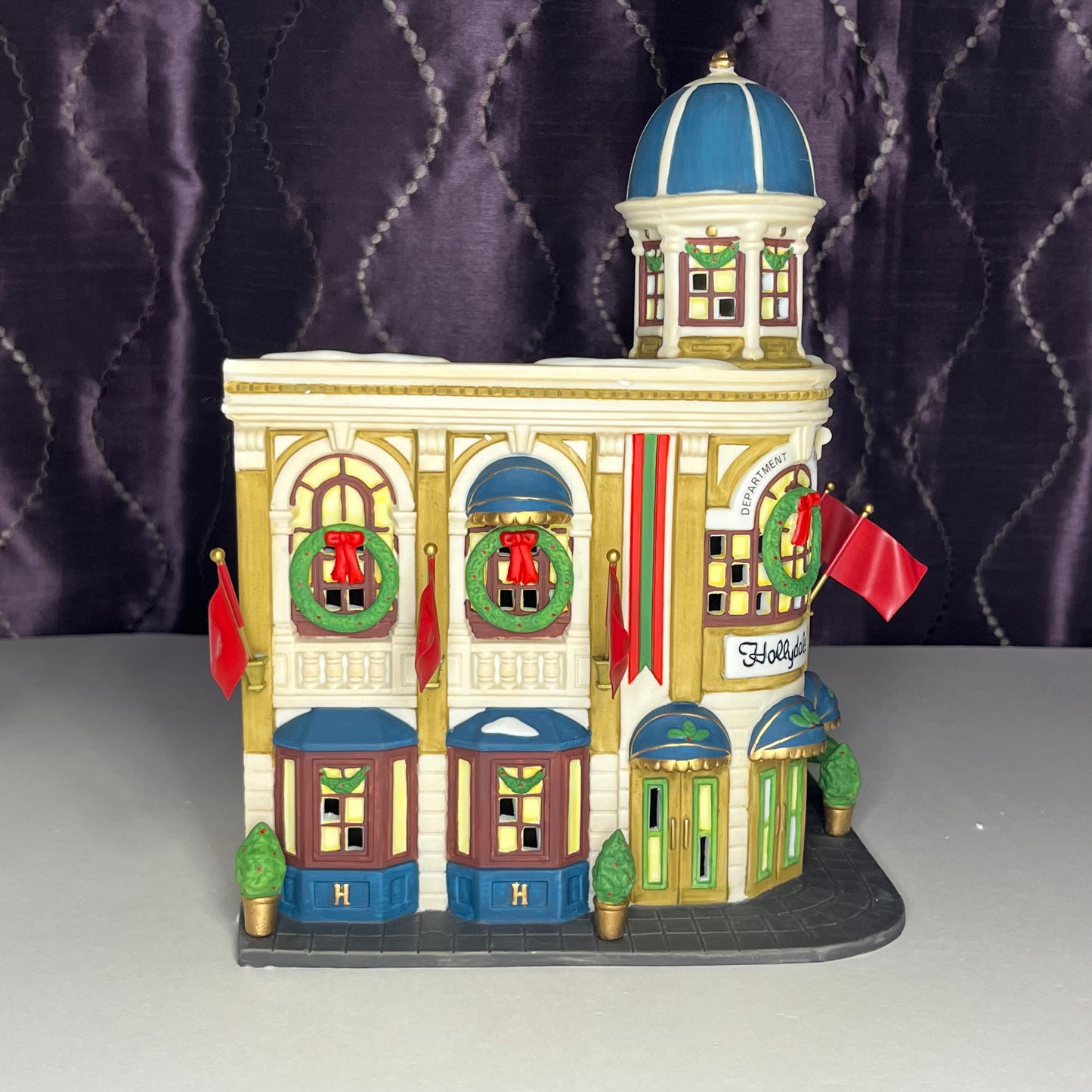 Dept. 56 Hollydale's Department Store #55344 Christmas In City Series, complete