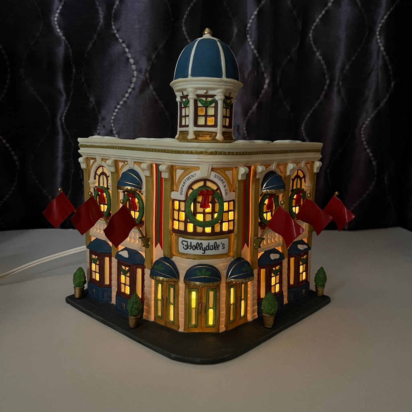 Dept. 56 Hollydale's Department Store #55344 Christmas In City Series, complete