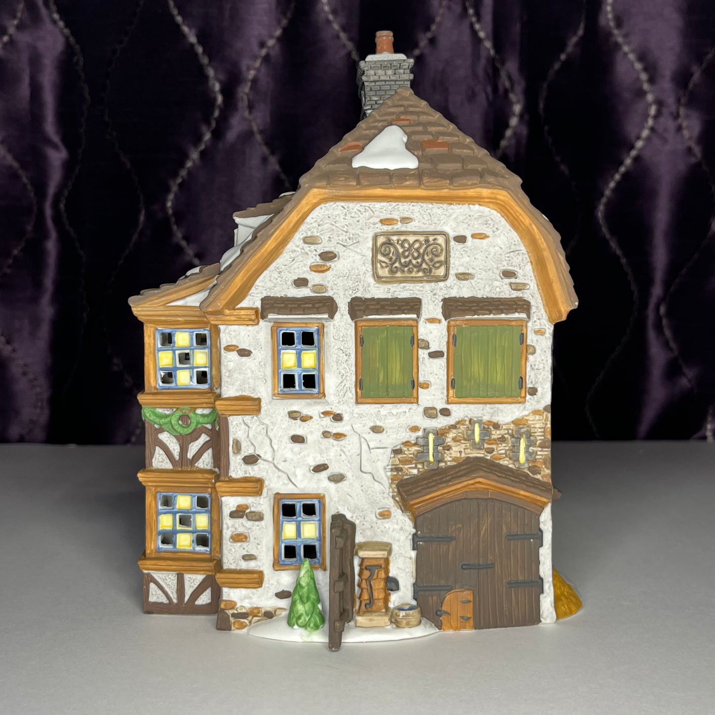 Sir John Falstaff Inn, 4th Edition, Dickens Village Series, Department 56, 1995