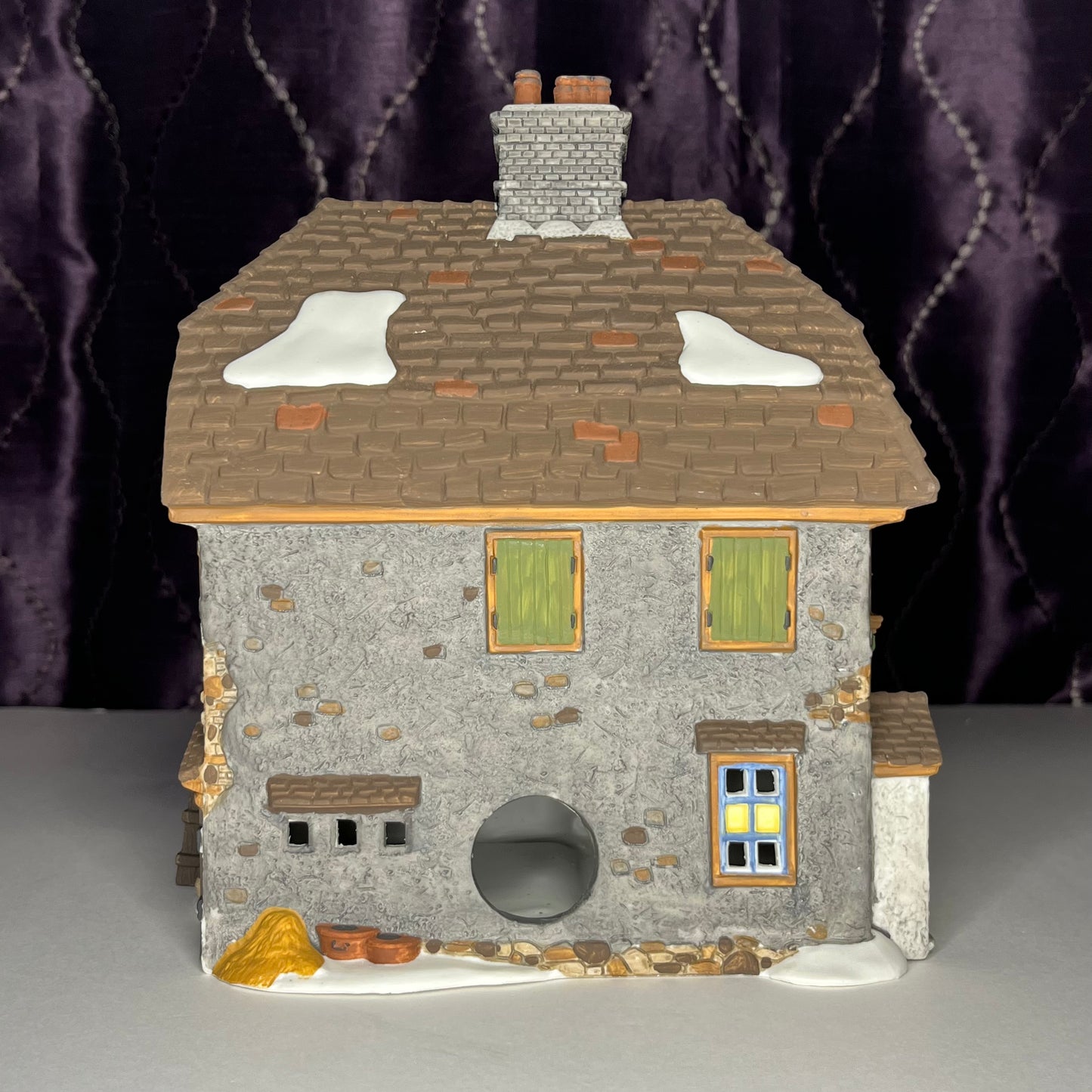 Sir John Falstaff Inn, 4th Edition, Dickens Village Series, Department 56, 1995