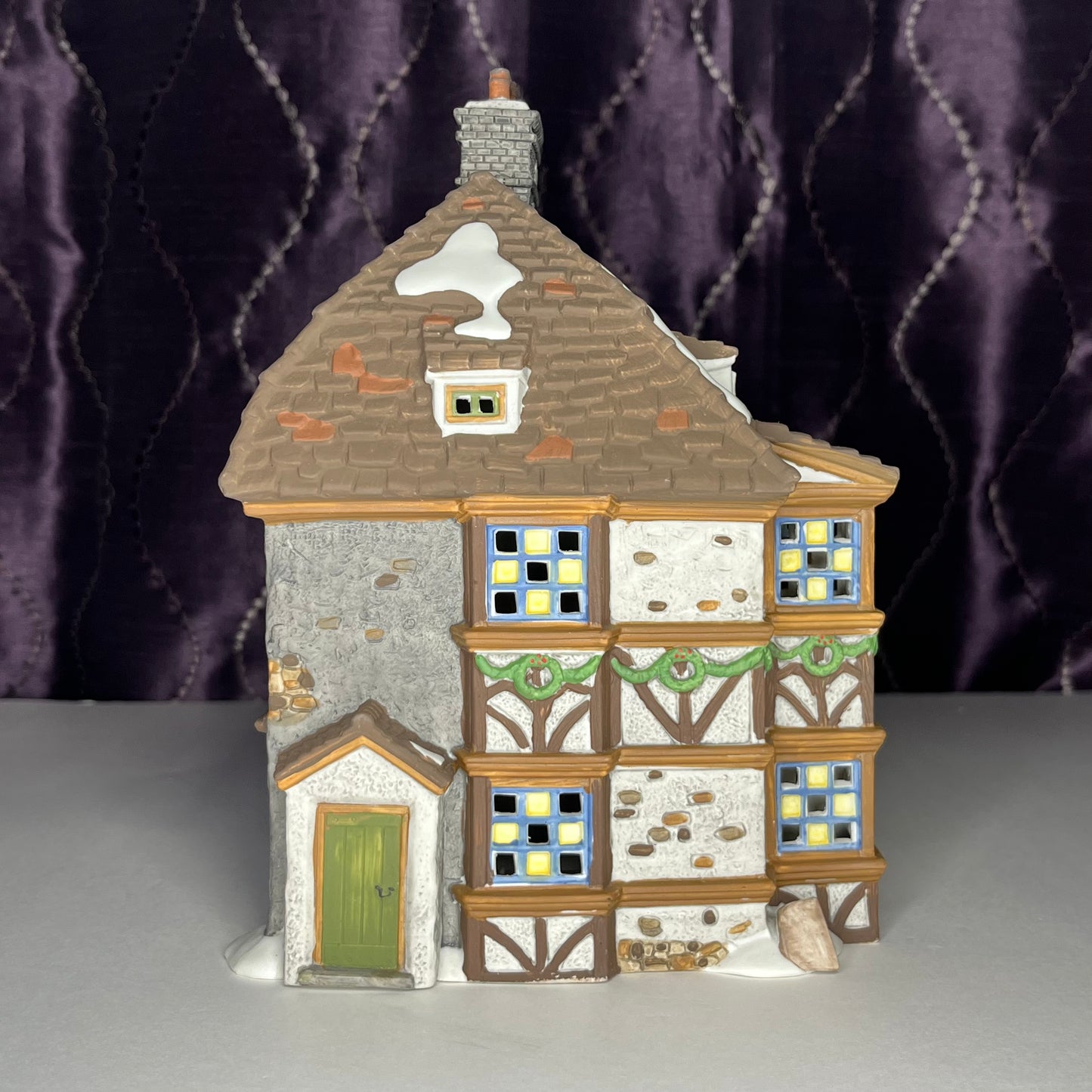 Sir John Falstaff Inn, 4th Edition, Dickens Village Series, Department 56, 1995