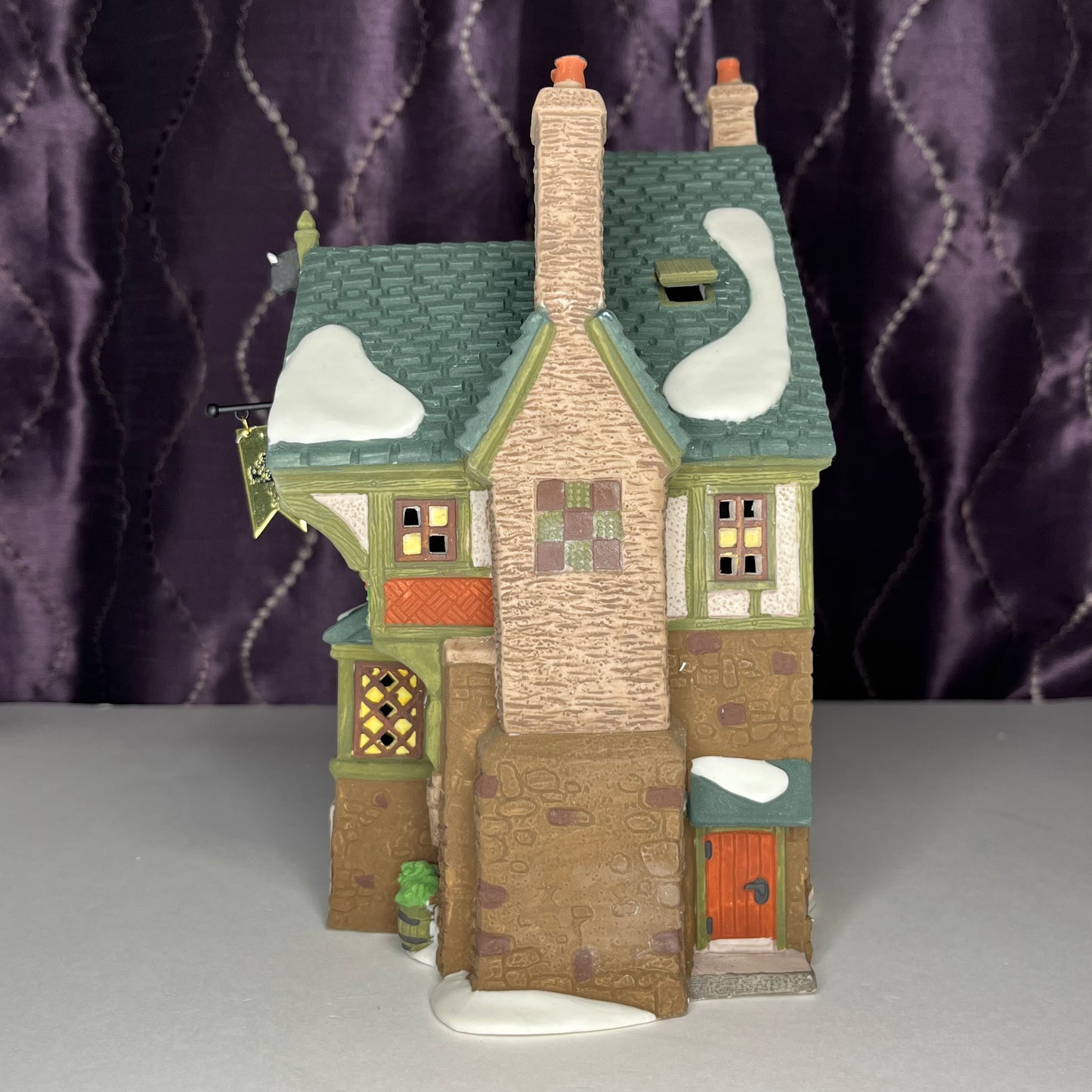 The Pied Bull Inn, 2nd Edition, Department 56, Heritage Village Collection, 1993