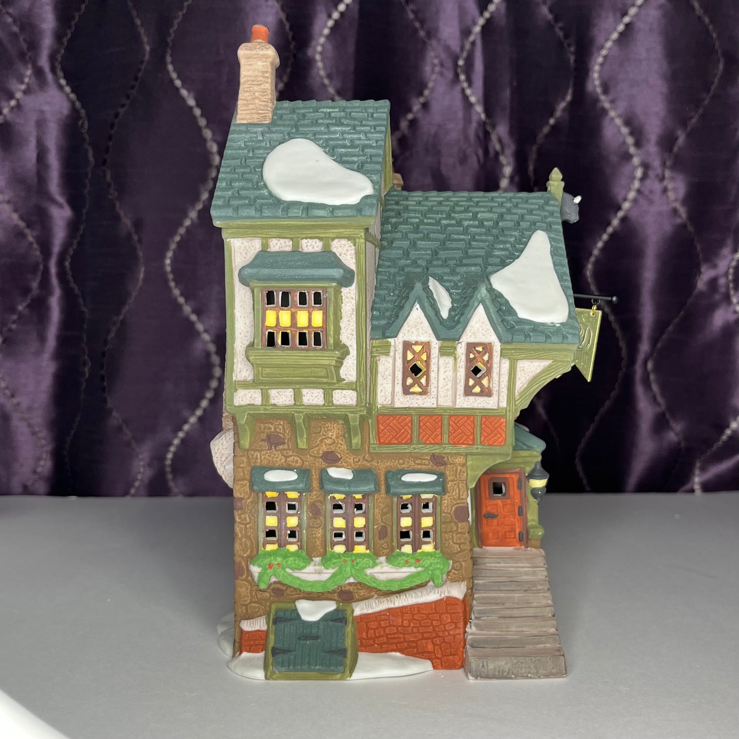The Pied Bull Inn, 2nd Edition, Department 56, Heritage Village Collection, 1993