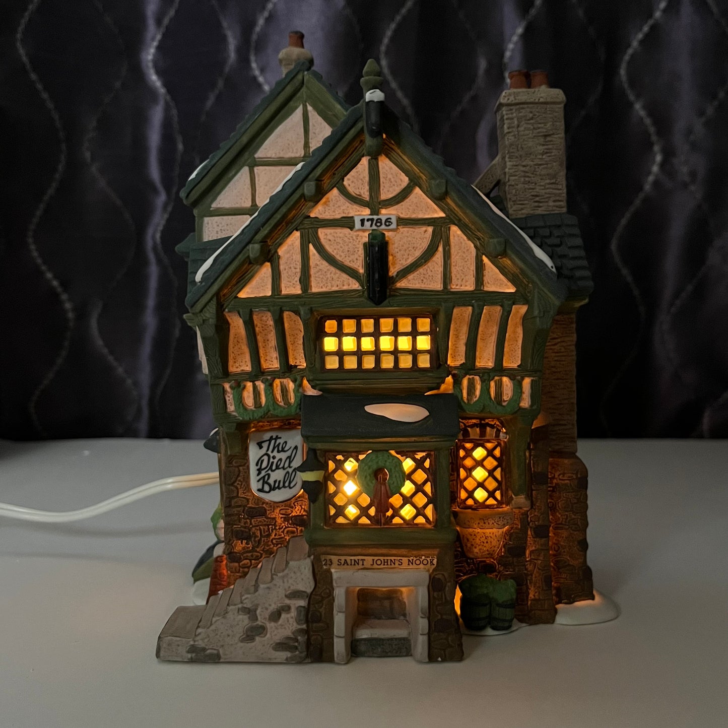 The Pied Bull Inn, 2nd Edition, Department 56, Heritage Village Collection, 1993
