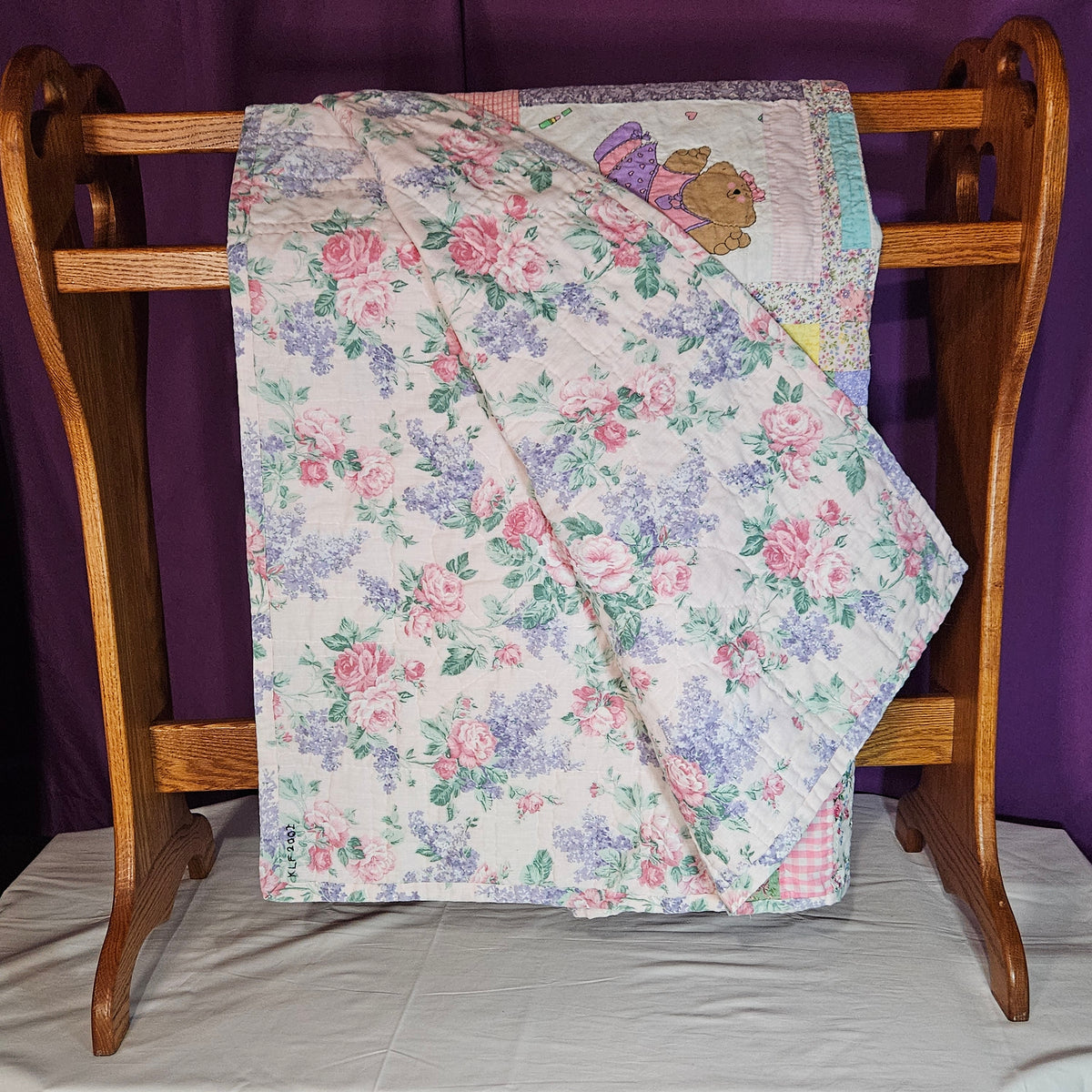 Vintage hand-quilted Sue Dreamer bear quilt, 66 x 58 inches