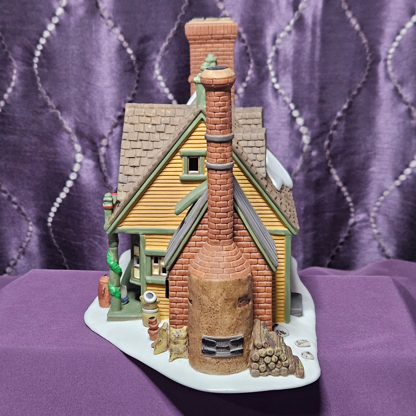 East Willet Pottery, Department 56 New England Village Series, #5657-8