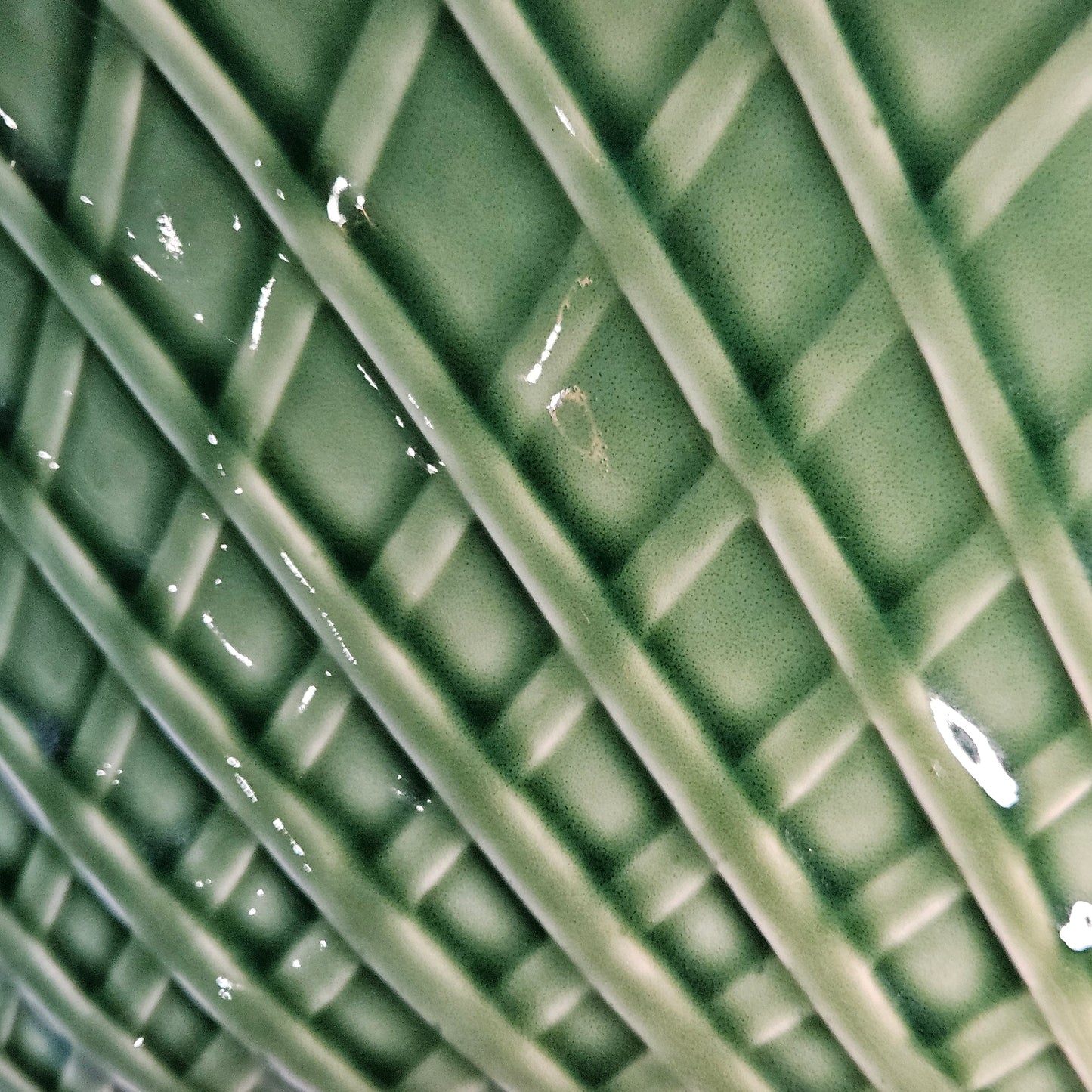 Vintage BORDALLO PINHEIRO Portugal - 13" Green Serving Bowl, Lattice with Grapevines