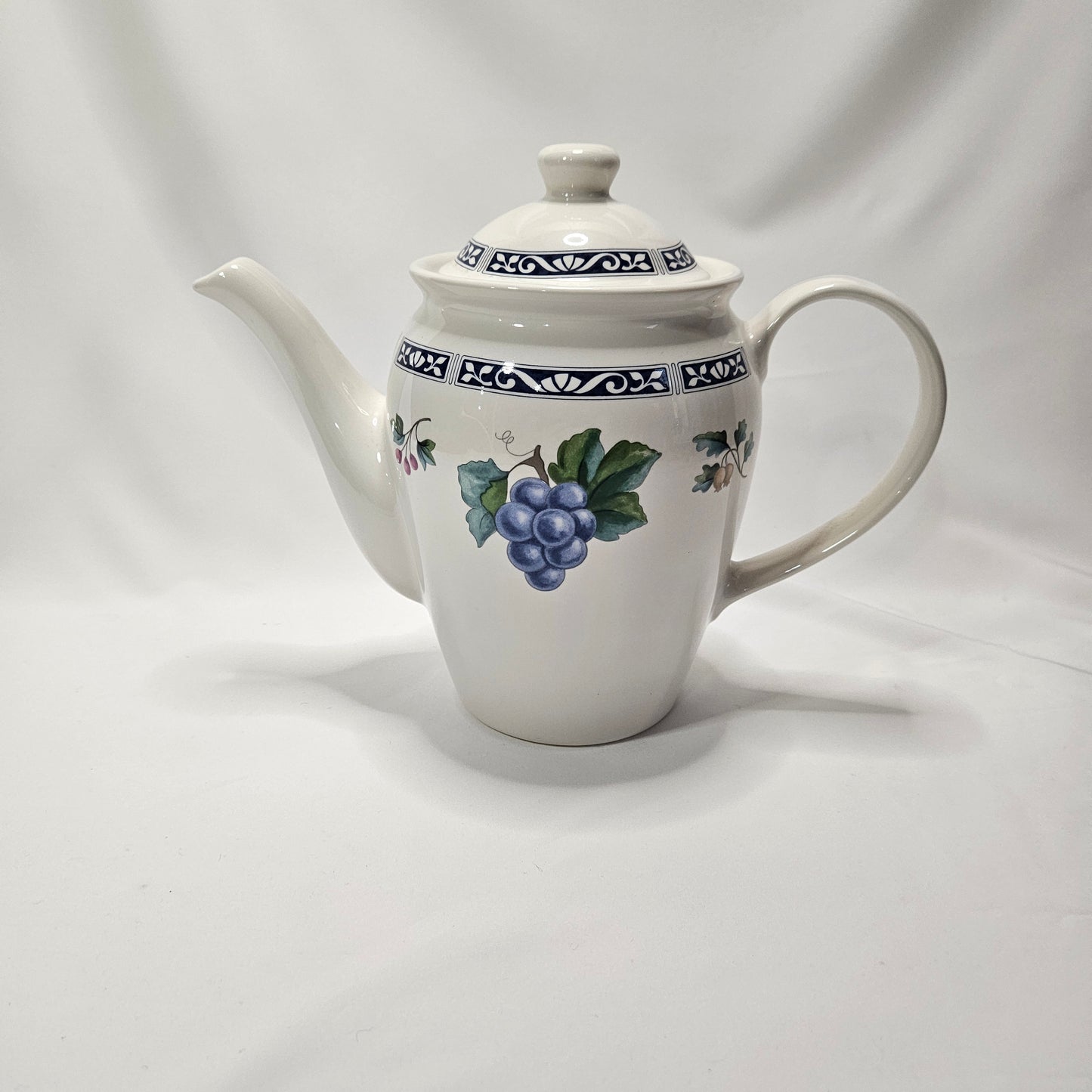 Pfaltzgraff Sunbury Grove Coffee Pot with lid