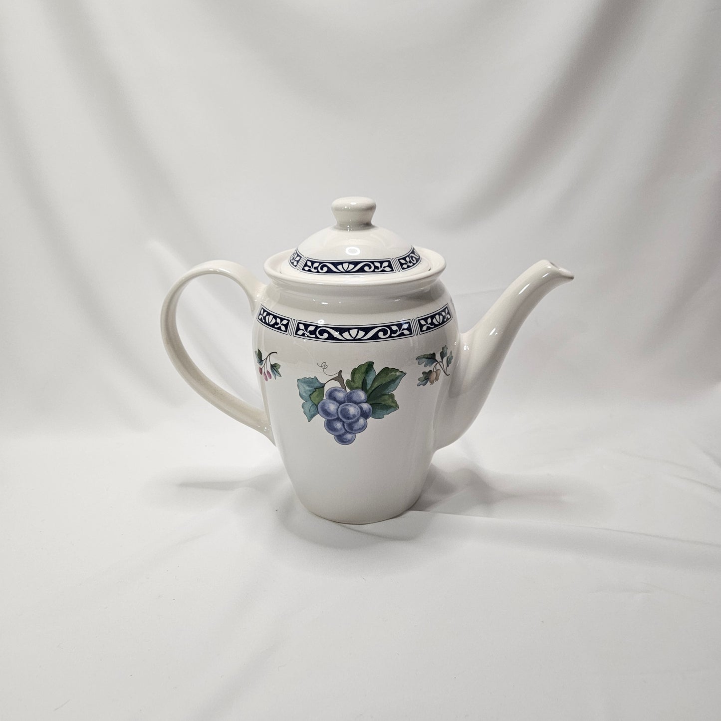 Pfaltzgraff Sunbury Grove Coffee Pot with lid