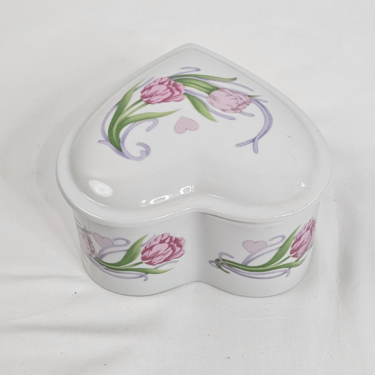 Vintage FTD floral heart-shaped  covered dish, 1990