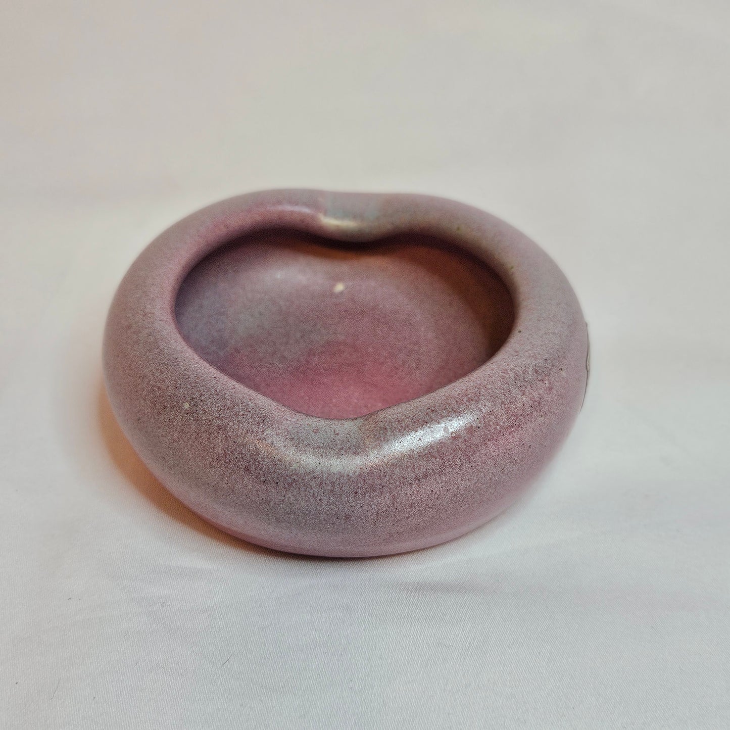 Vintage Niloak ash tray in Ozark Dawn II color, 1930s