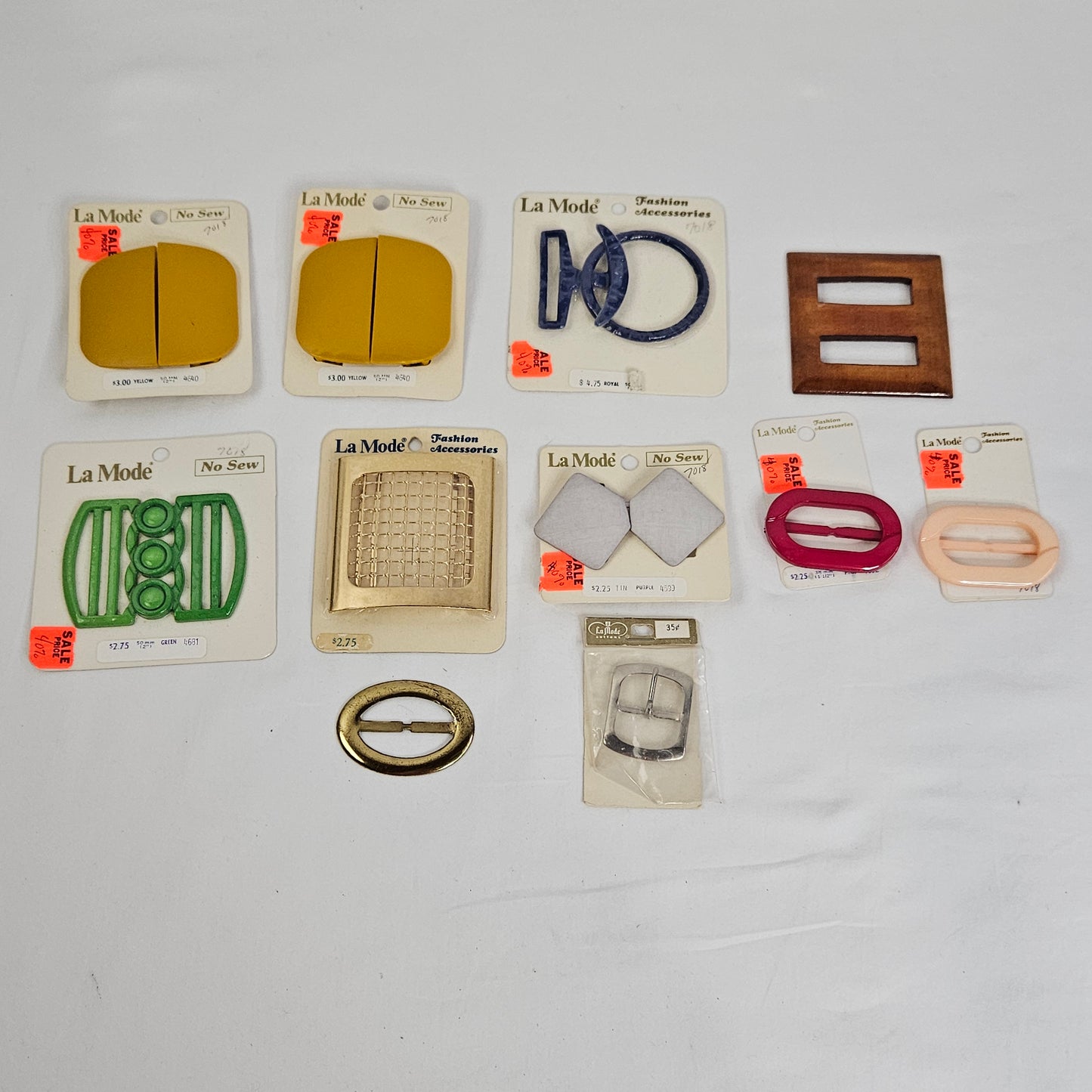 Lot of 11 vintage La Mode fashion belt buckles