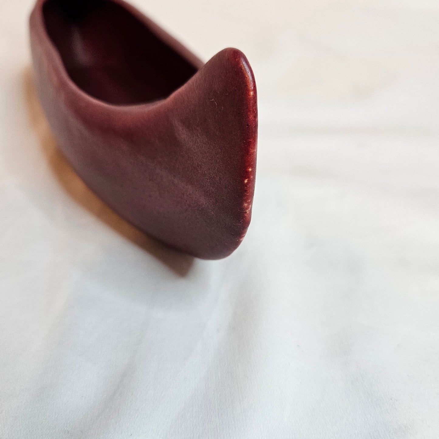 Niloak Pottery vintage Indian Canoe, Fox Red Lewis glaze color