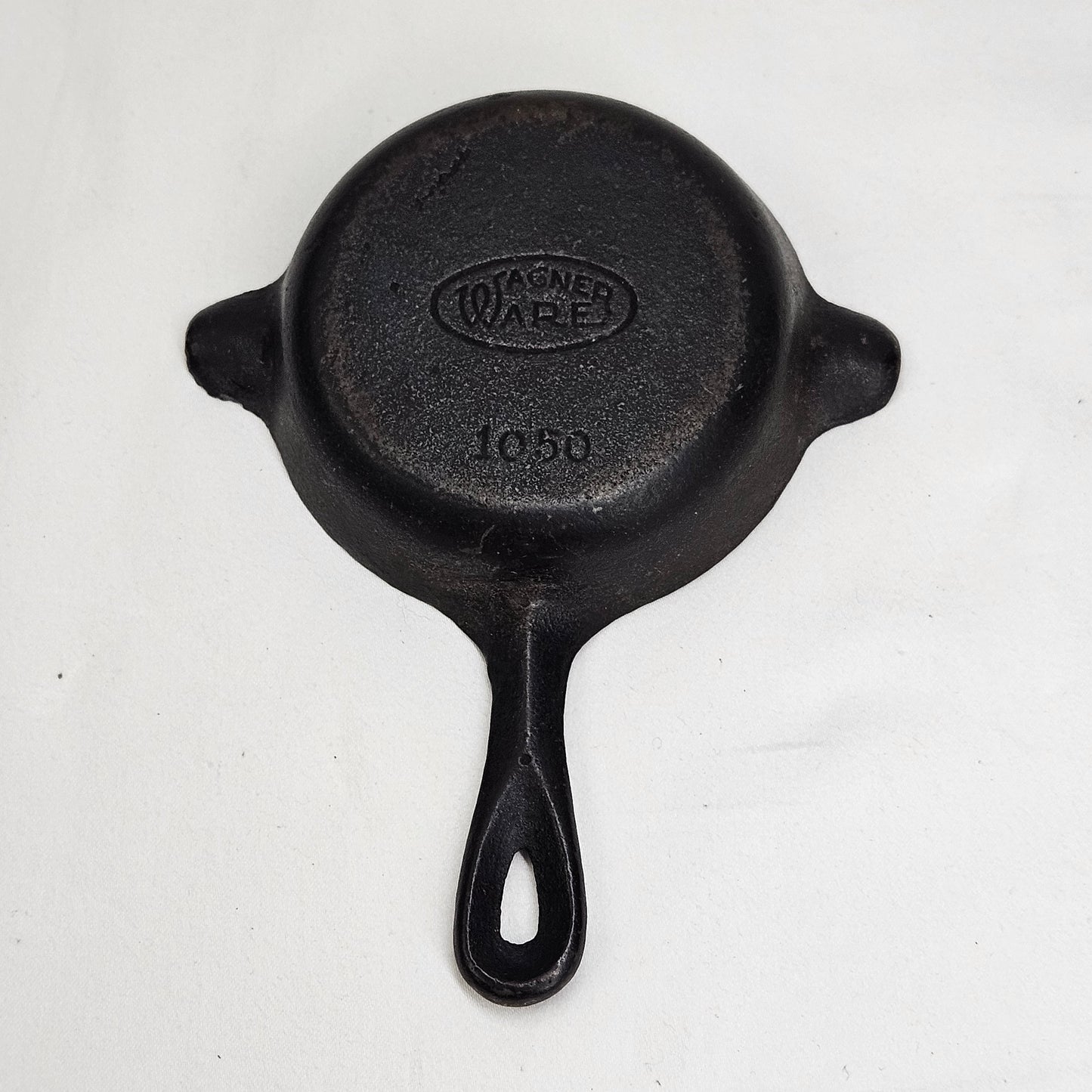Wagner 1050 vintage cast iron ashtray