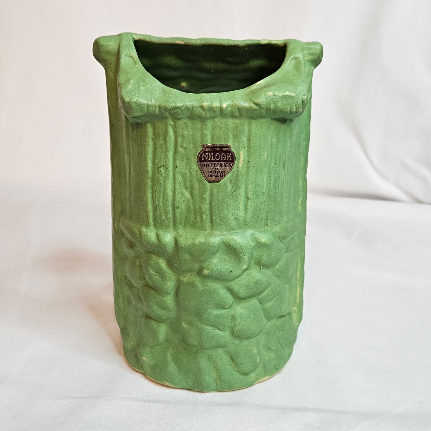 Niloak Covered Wishing Well vintage planter, 1930s