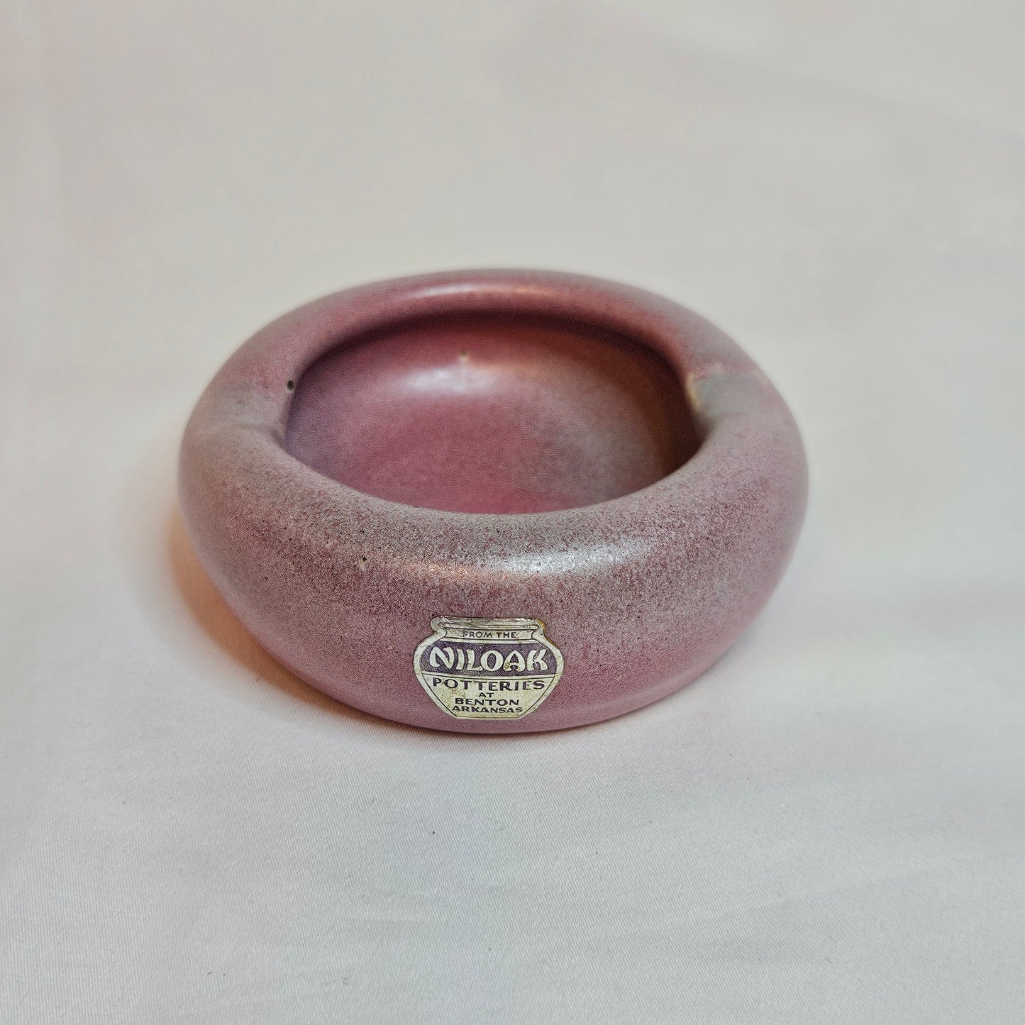 Vintage Niloak ash tray in Ozark Dawn II color, 1930s