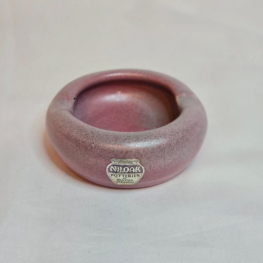 Vintage Niloak ash tray in Ozark Dawn II color, 1930s