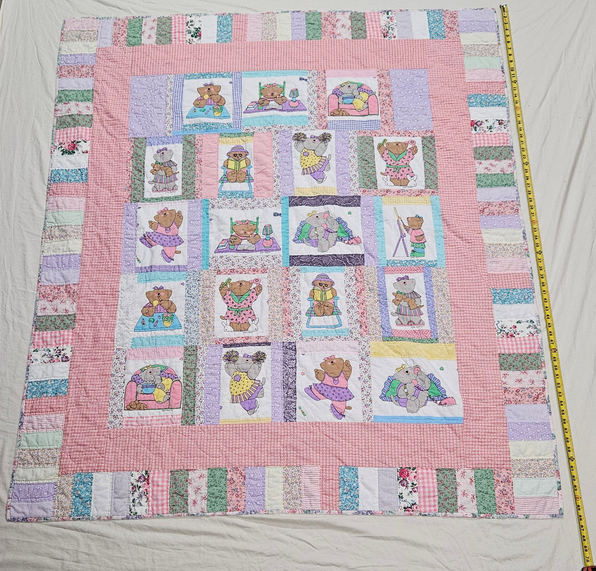 Vintage hand-quilted Sue Dreamer bear quilt, 66 x 58 inches