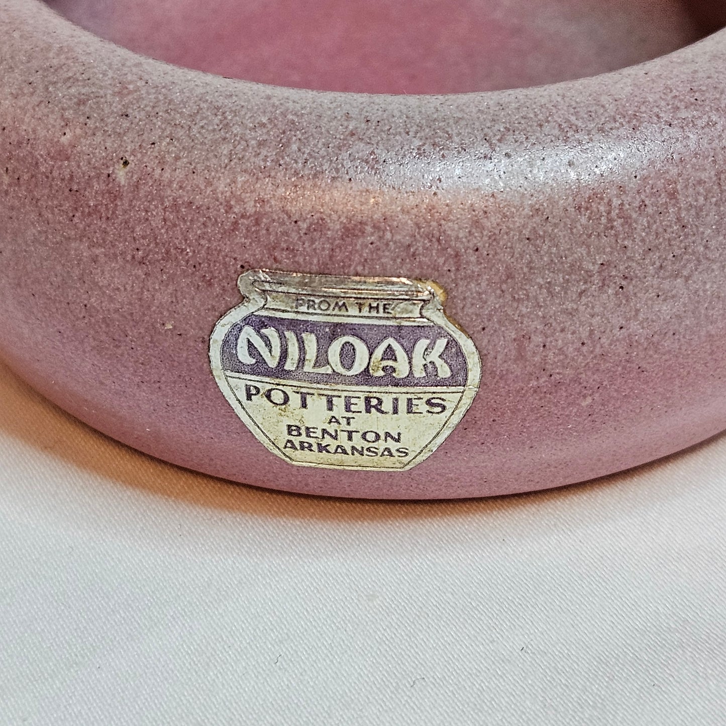 Vintage Niloak ash tray in Ozark Dawn II color, 1930s