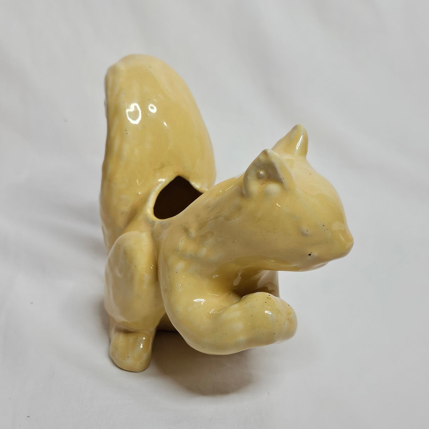 Early Niloak Squirrel canary yellow planter, Joe Alley design, 5 inches tall