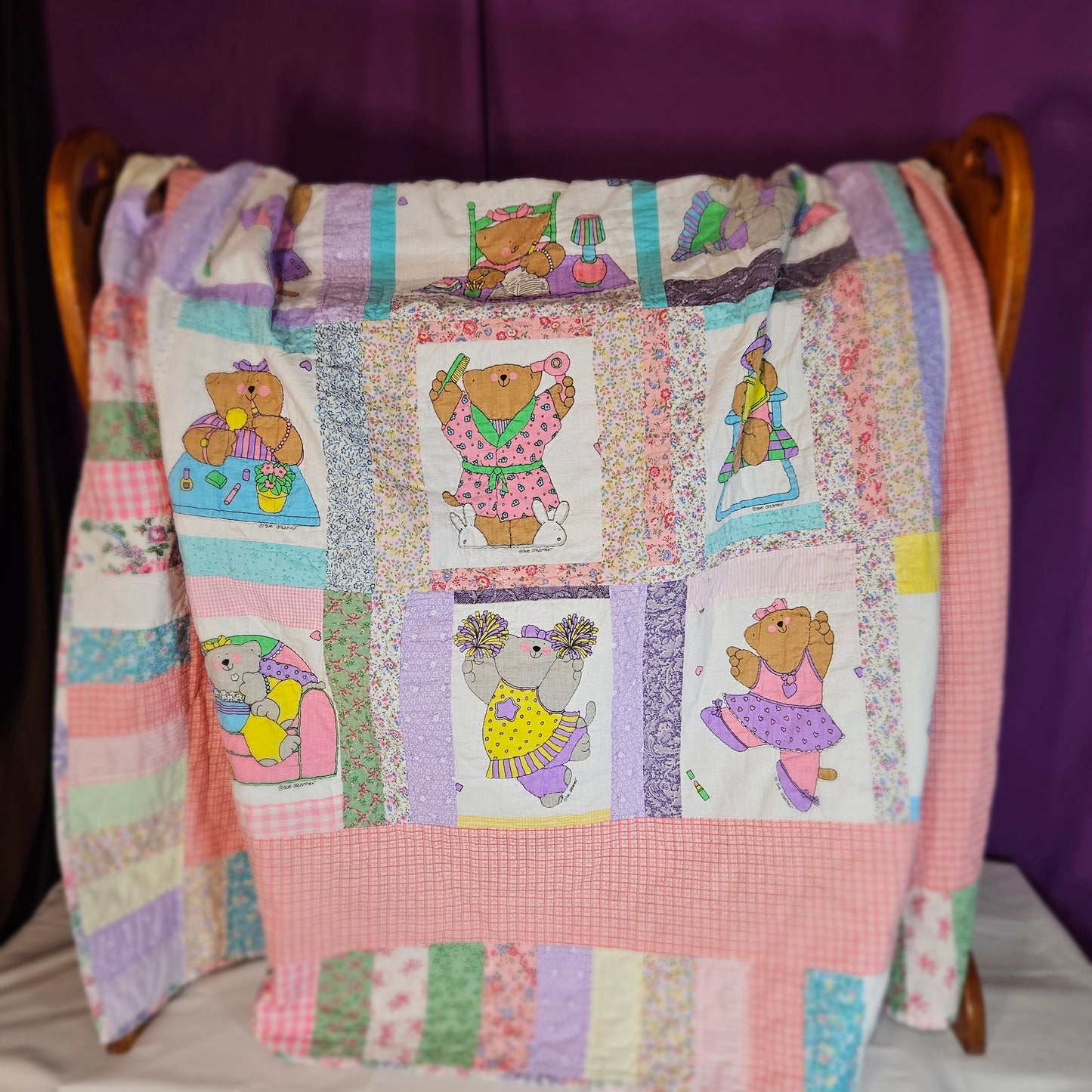 Vintage hand-quilted Sue Dreamer bear quilt, 66 x 58 inches