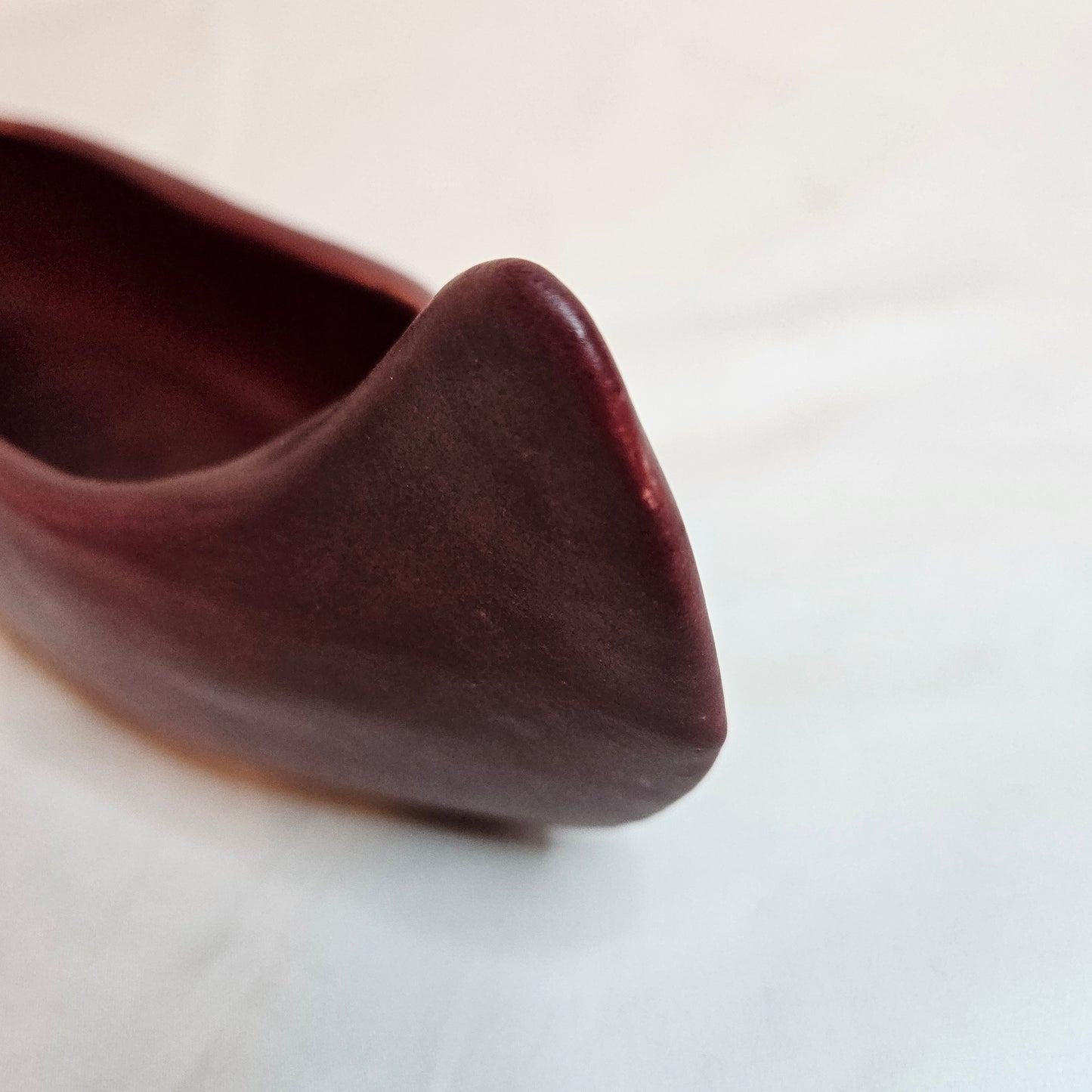 Niloak Pottery vintage Indian Canoe, Fox Red Lewis glaze color