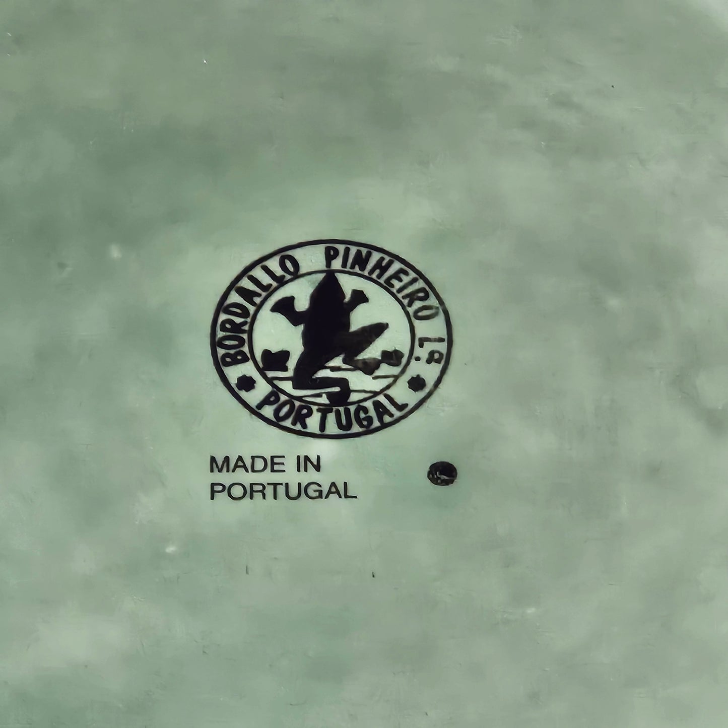 Vintage BORDALLO PINHEIRO Portugal - 13" Green Serving Bowl, Lattice with Grapevines