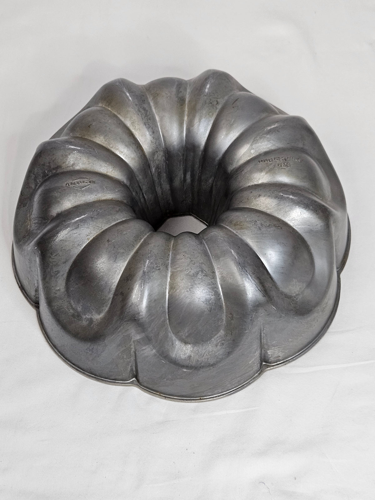 Vintage West Bend Bundt Cake Pan #5039, Heavy Duty Aluminum, 10.25”x 4”