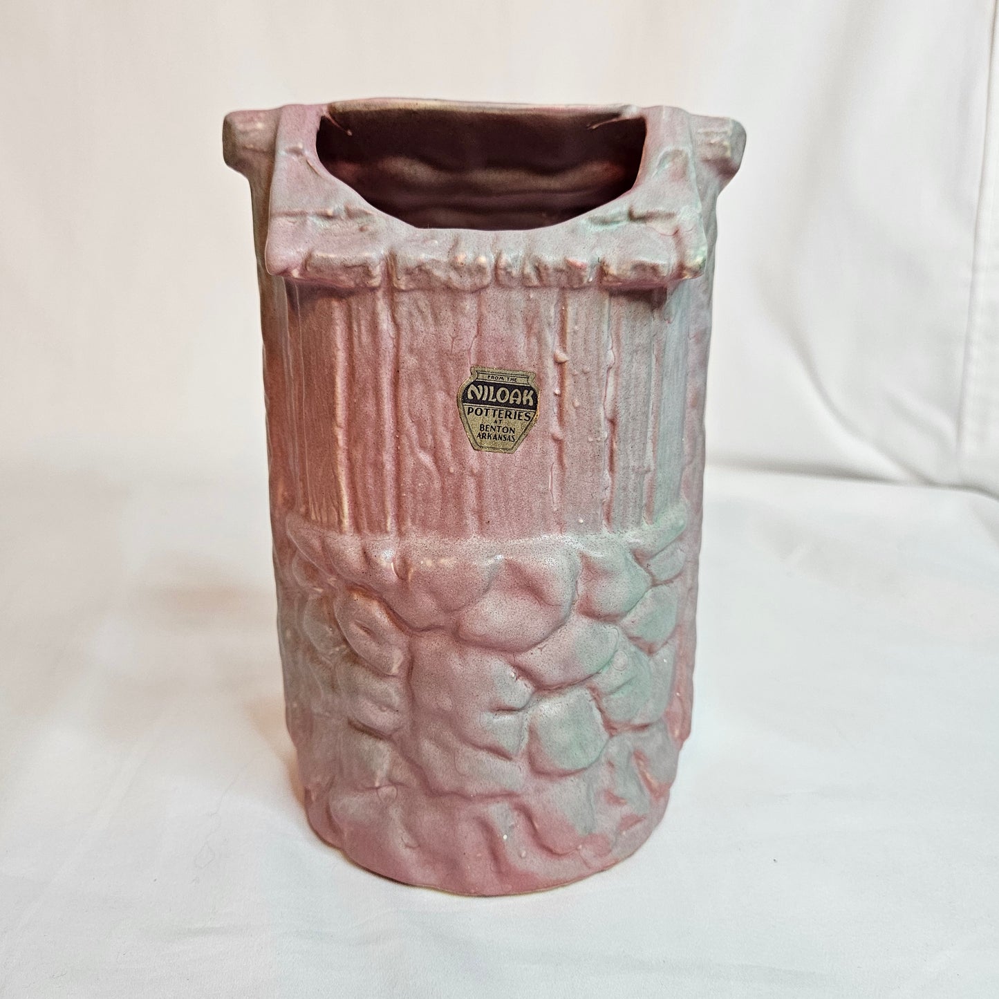 Niloak Covered Wishing Well vintage planter, 1930s