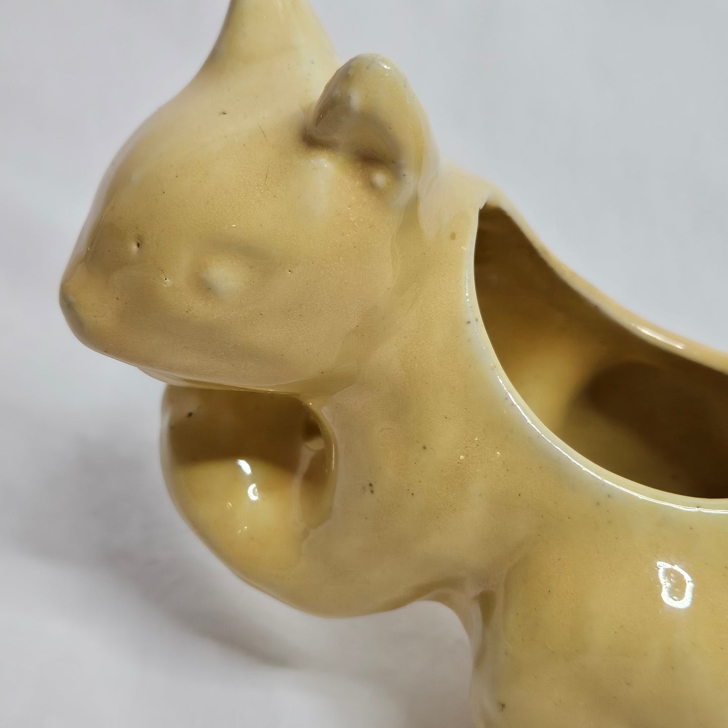 Early Niloak Squirrel canary yellow planter, Joe Alley design, 5 inches tall