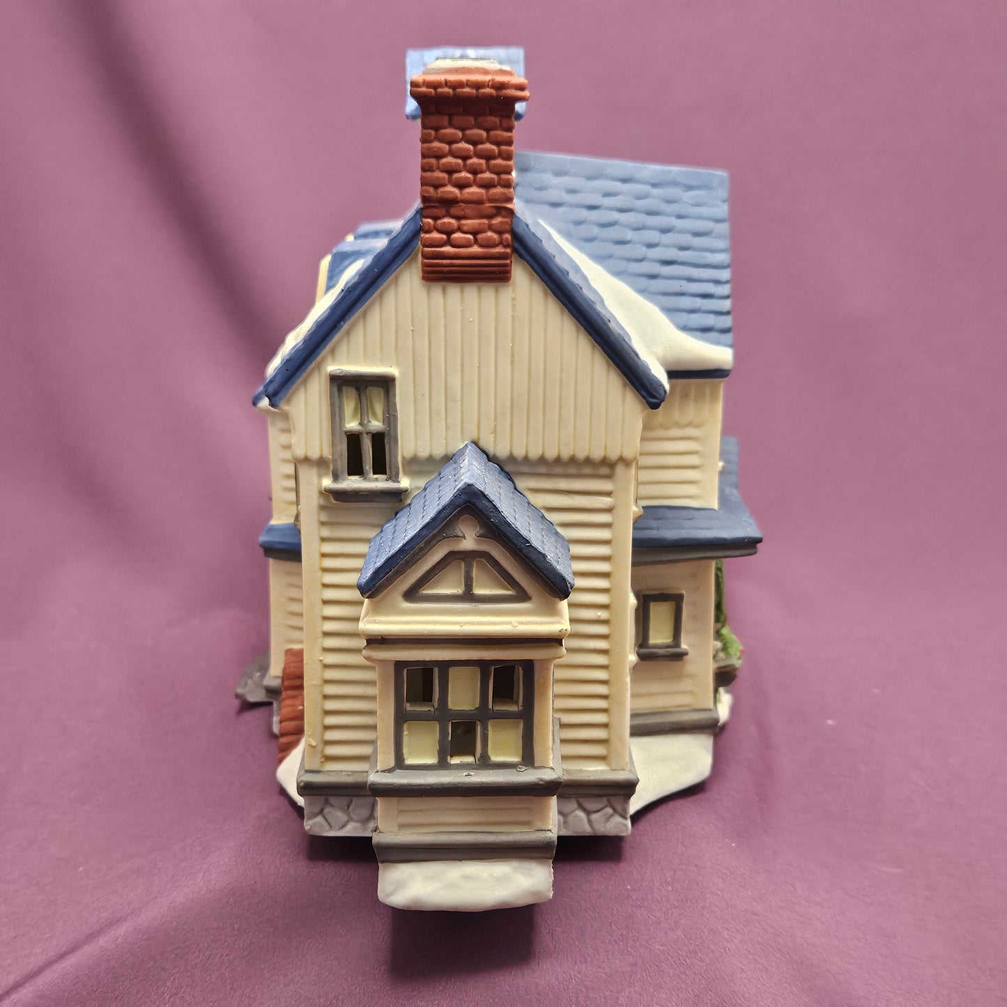 Ava's Bed and Boarding House, Department 56, New England Village Series, 1988