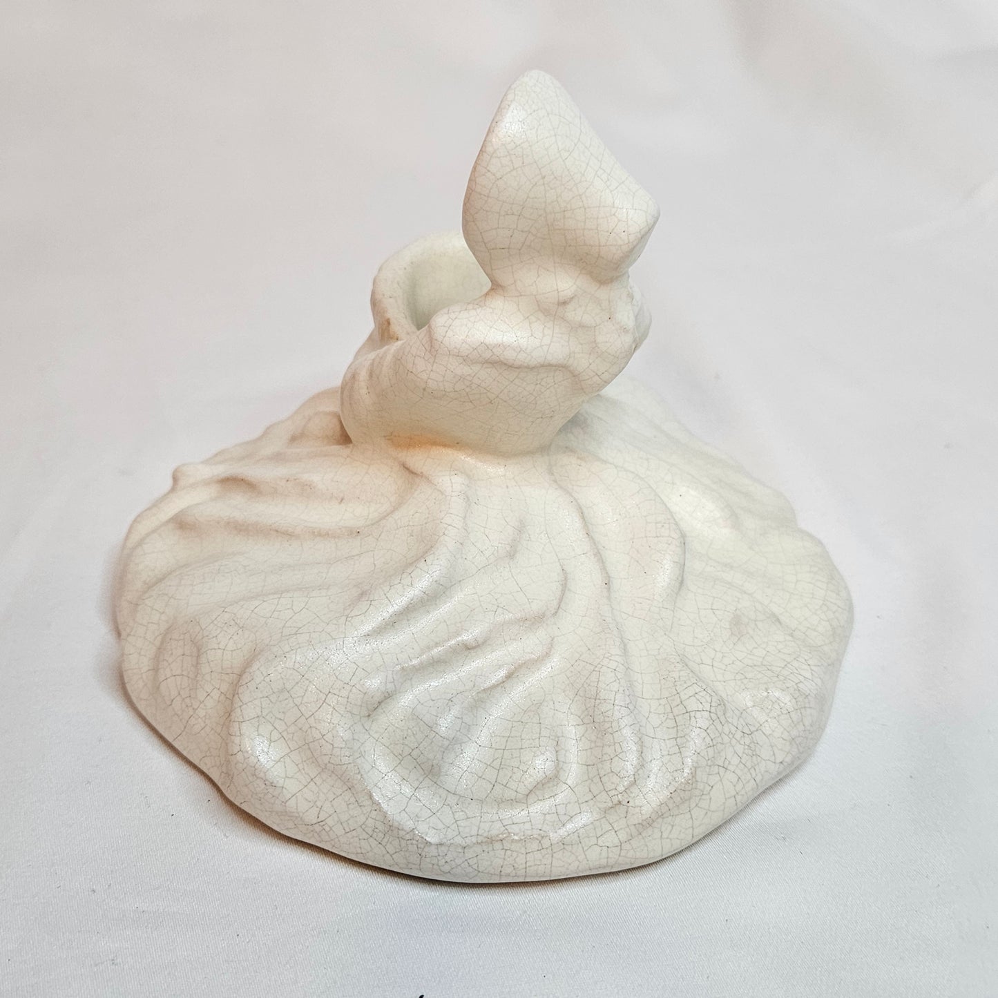 Rare, Vintage Niloak Pottery sitting Southern Belle planter, Ivory