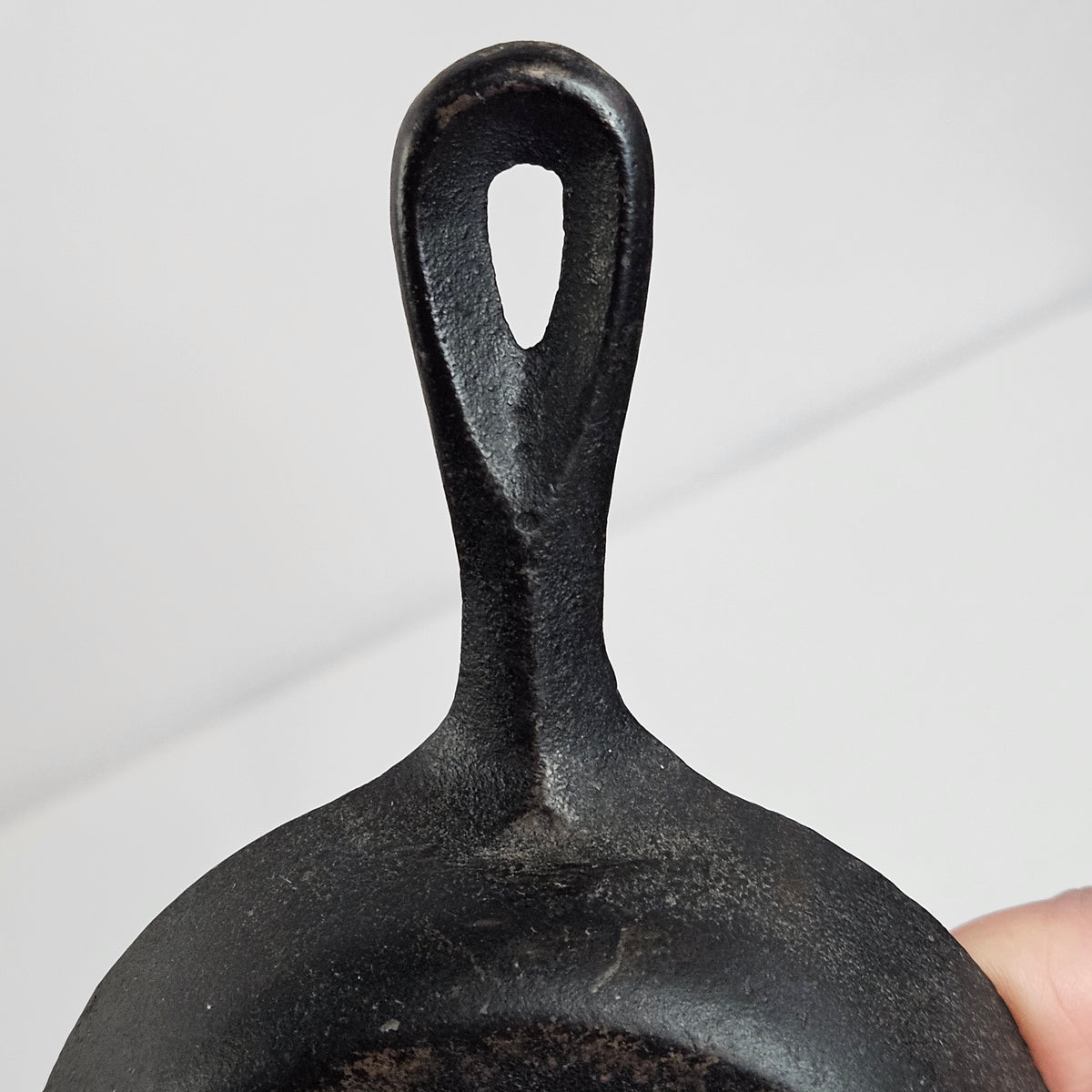 Wagner 1050 vintage cast iron ashtray