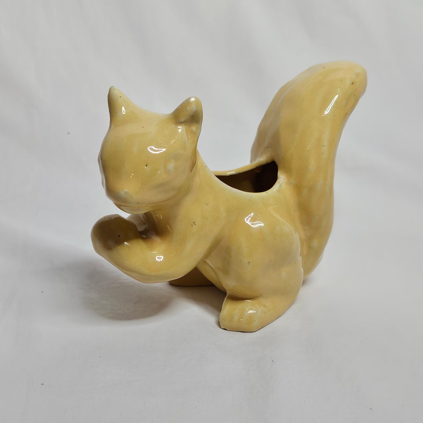 Early Niloak Squirrel canary yellow planter, Joe Alley design, 5 inches tall