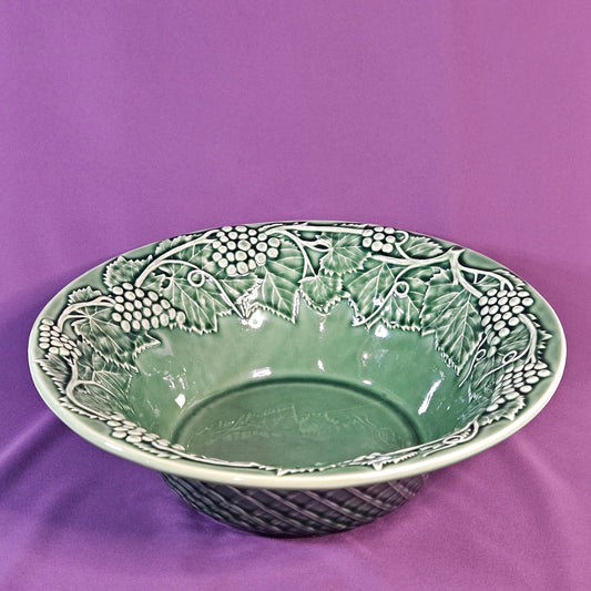 Vintage BORDALLO PINHEIRO Portugal - 13" Green Serving Bowl, Lattice with Grapevines