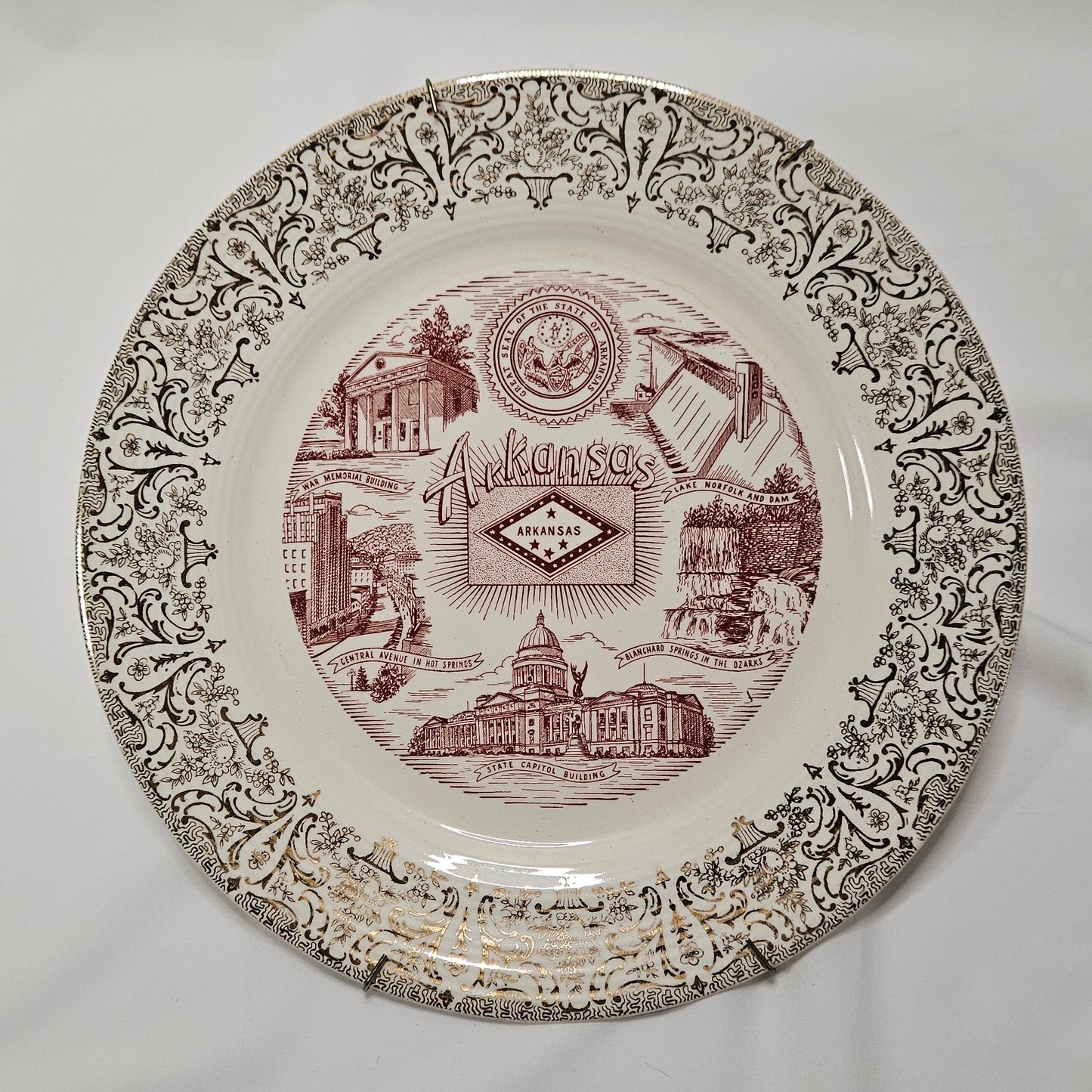 Arkansas State decorative plate with hanger, 10", red and gold