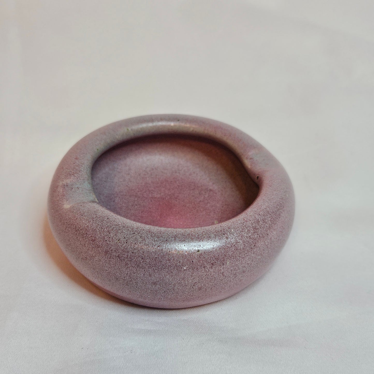 Vintage Niloak ash tray in Ozark Dawn II color, 1930s