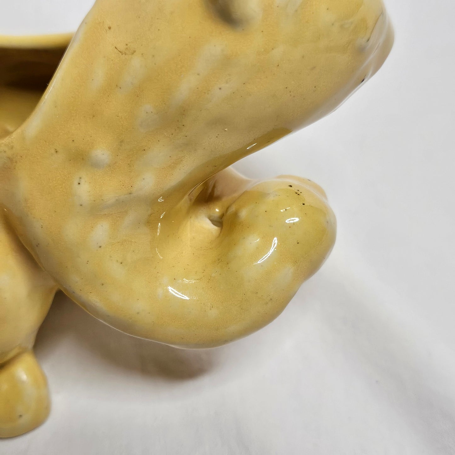 Early Niloak Squirrel canary yellow planter, Joe Alley design, 5 inches tall