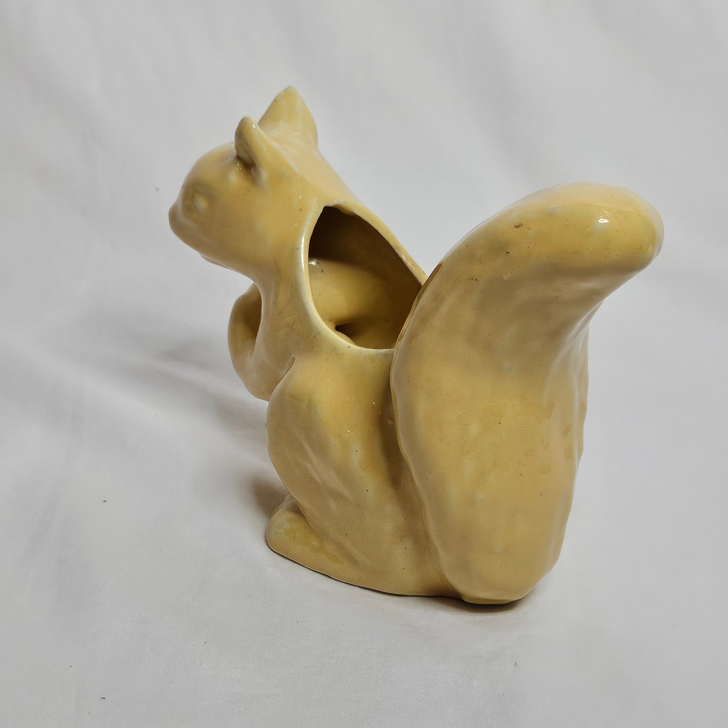 Early Niloak Squirrel canary yellow planter, Joe Alley design, 5 inches tall