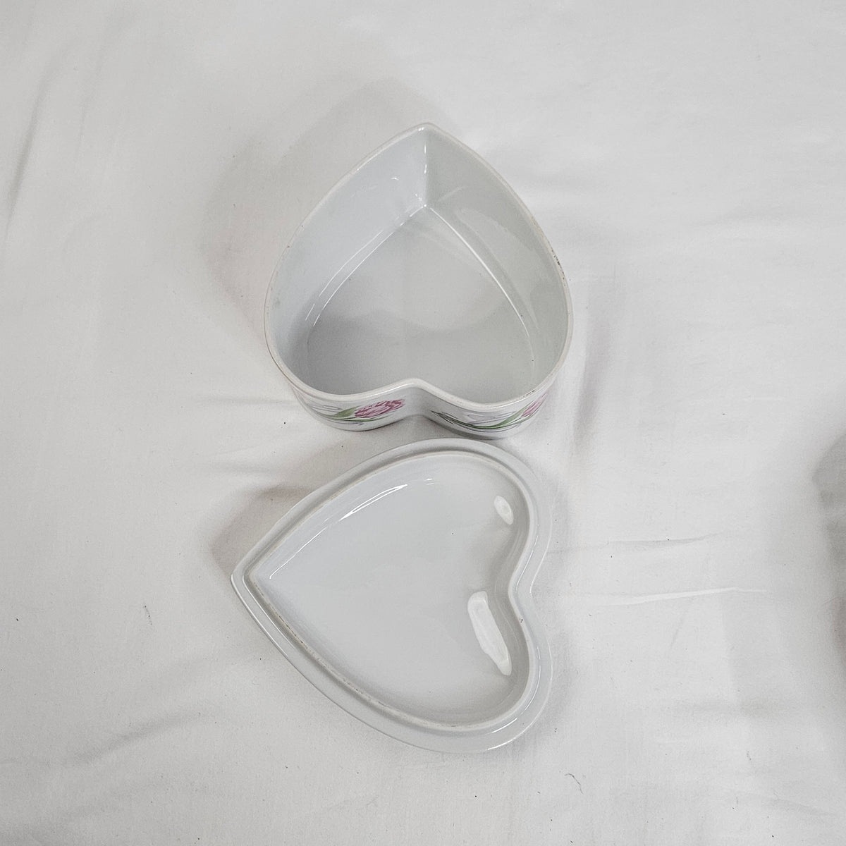 Vintage FTD floral heart-shaped  covered dish, 1990