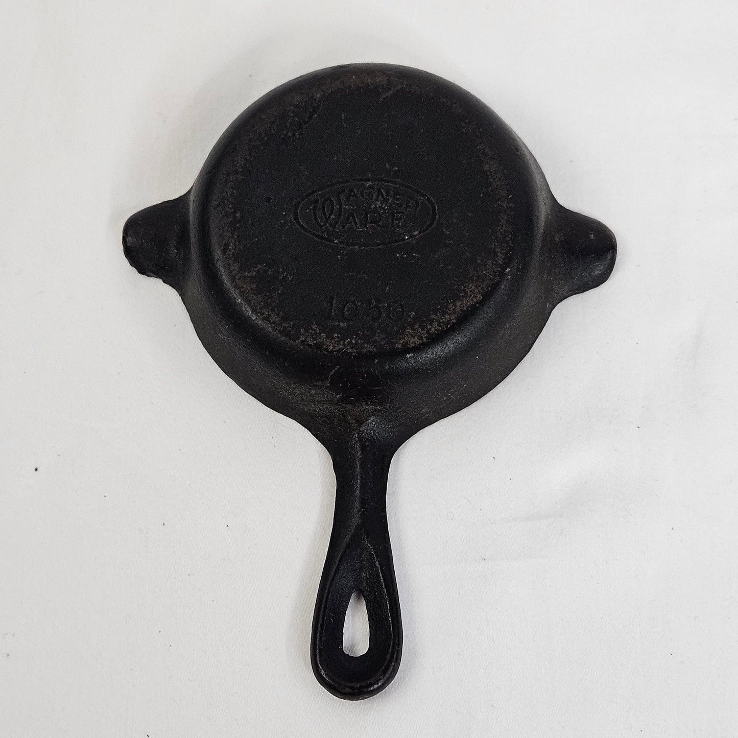 Wagner 1050 vintage cast iron ashtray